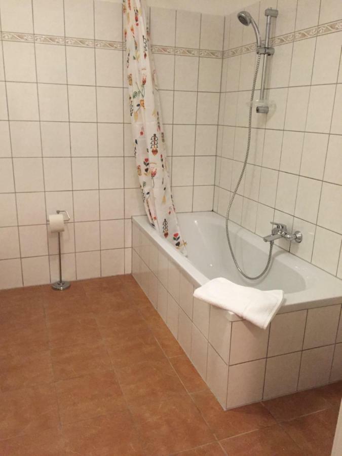Kleine Ferienwohnung mit Garten Baden Exterior foto