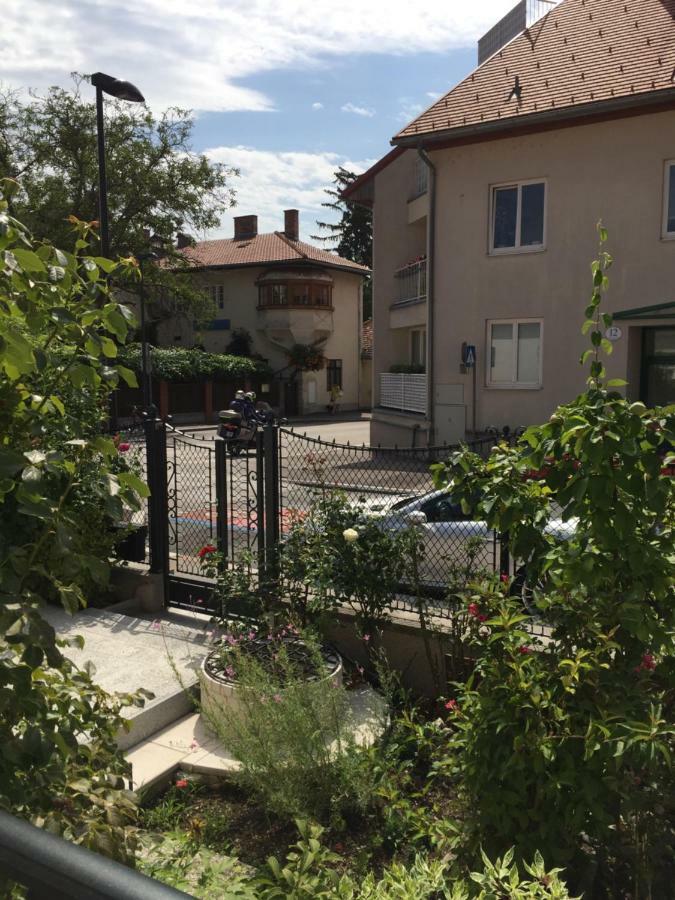 Kleine Ferienwohnung mit Garten Baden Exterior foto