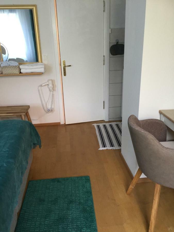 Kleine Ferienwohnung mit Garten Baden Exterior foto