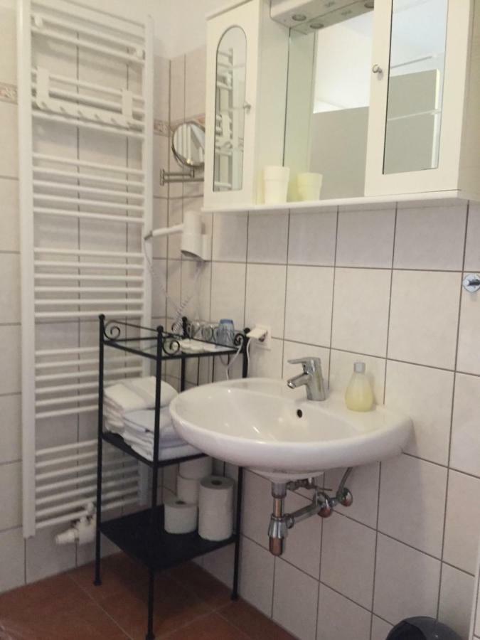 Kleine Ferienwohnung mit Garten Baden Exterior foto