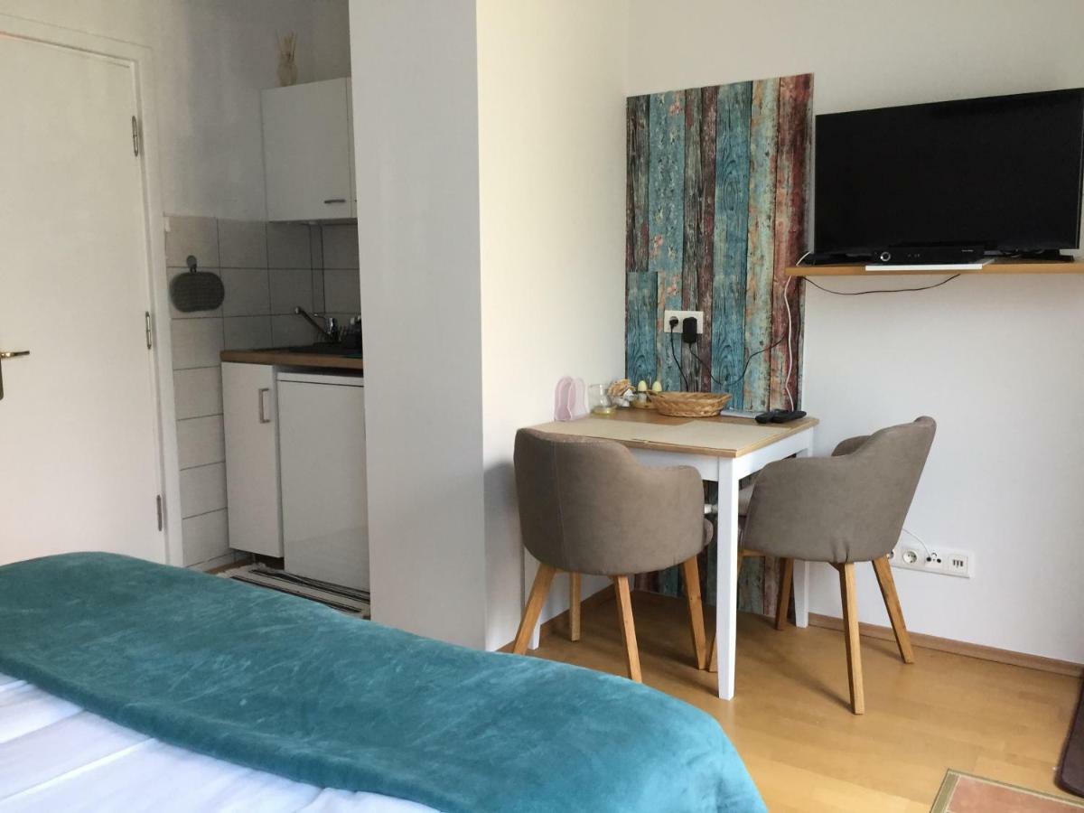Kleine Ferienwohnung mit Garten Baden Exterior foto